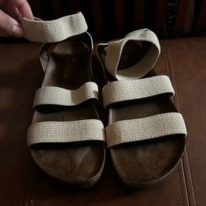 Woman’s Beige Sandals